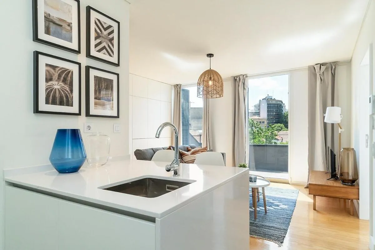 Modern 1 Bedroom Lisbon Apartment With Balcony