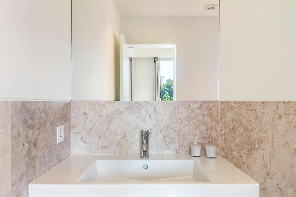 Modern 1 Bedroom Lisbon Apartment With Balcony Portugal