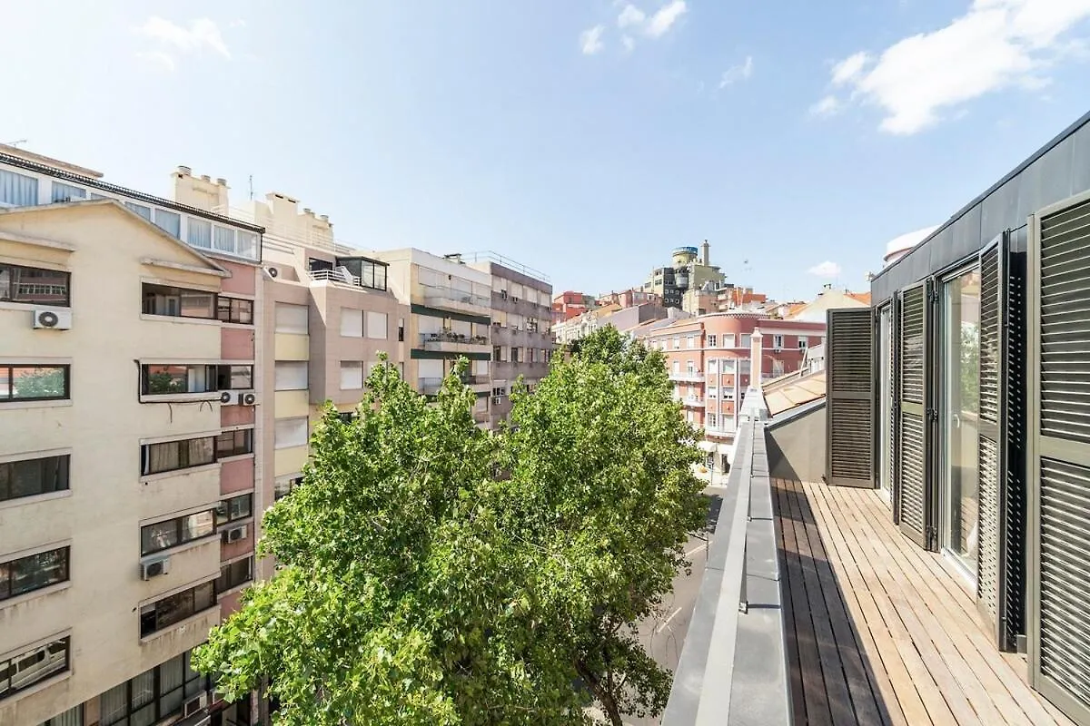 Modern 1 Bedroom Lisbon Apartment With Balcony