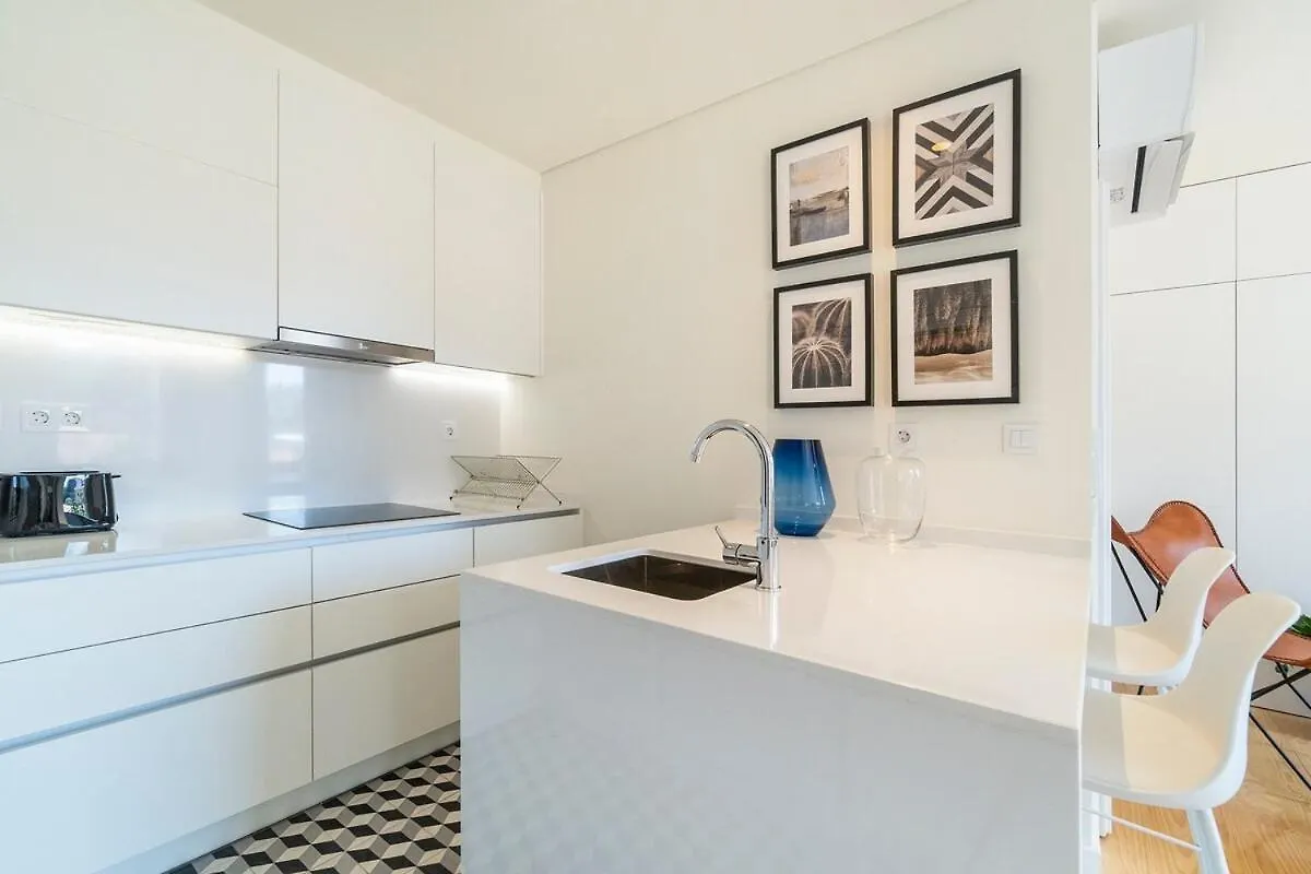 Modern 1 Bedroom Lisbon Apartment With Balcony