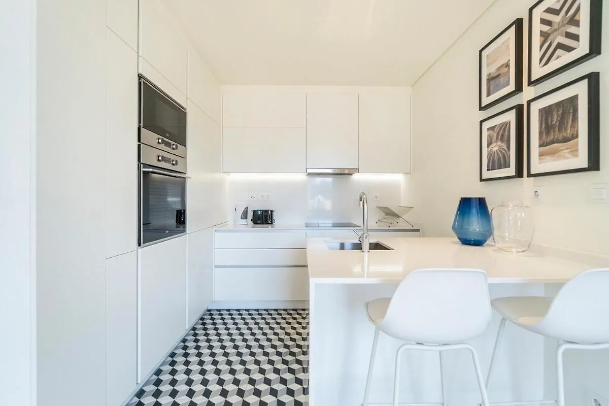 Modern 1 Bedroom Lisbon Apartment With Balcony
