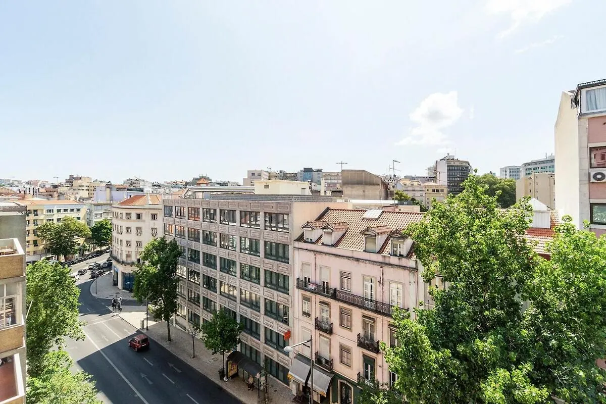 Modern 1 Bedroom Lisbon Apartment With Balcony