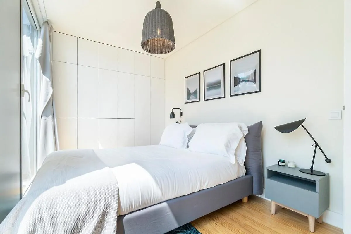 Modern 1 Bedroom Lisbon Apartment With Balcony