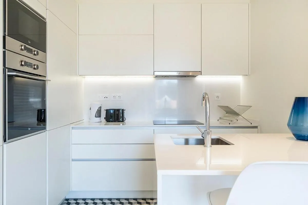 Modern 1 Bedroom Lisbon Apartment With Balcony