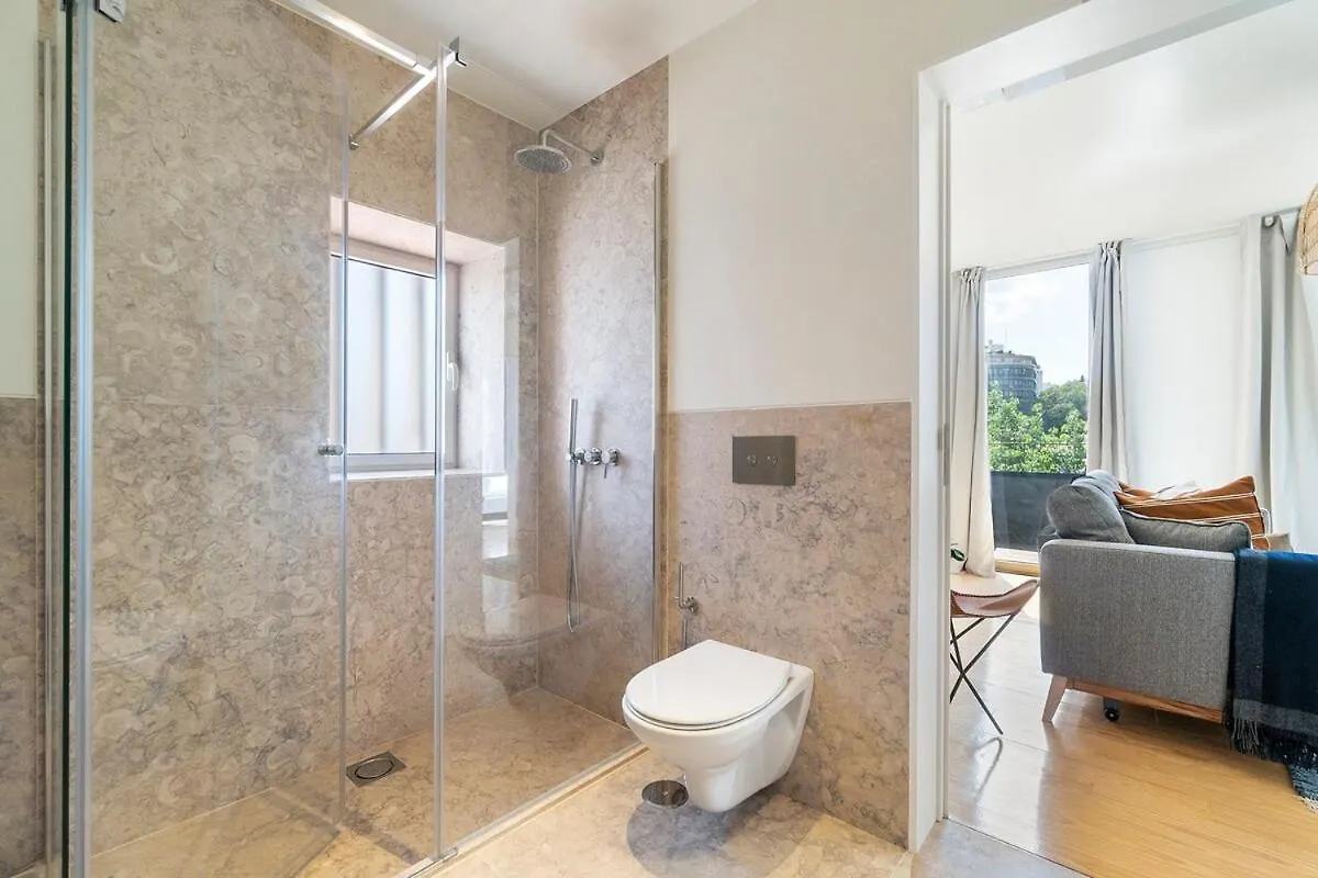 Modern 1 Bedroom Lisbon Apartment With Balcony 0*,