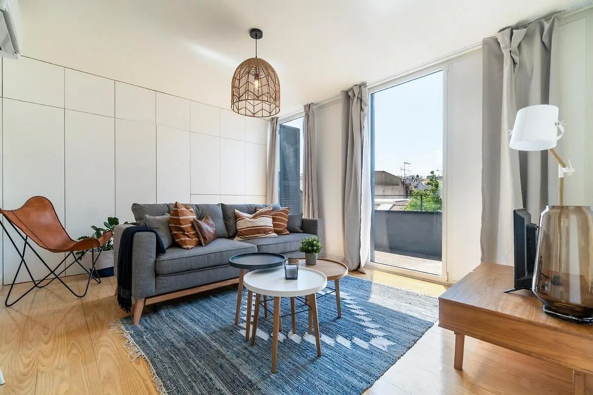 Modern 1 Bedroom Lisbon Apartment With Balcony